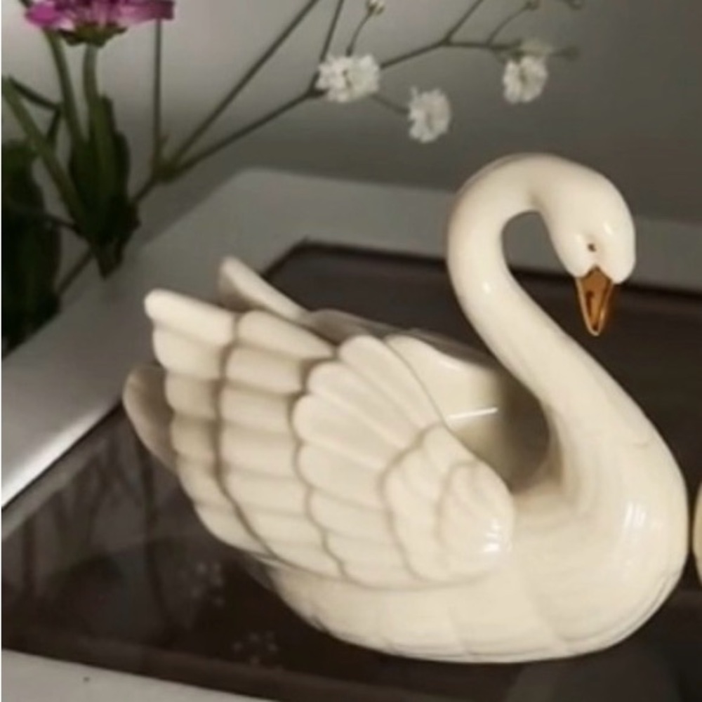Lenox Swan Figurine Wedding Cake Topper / Place Card Holder (ONE Swan)
